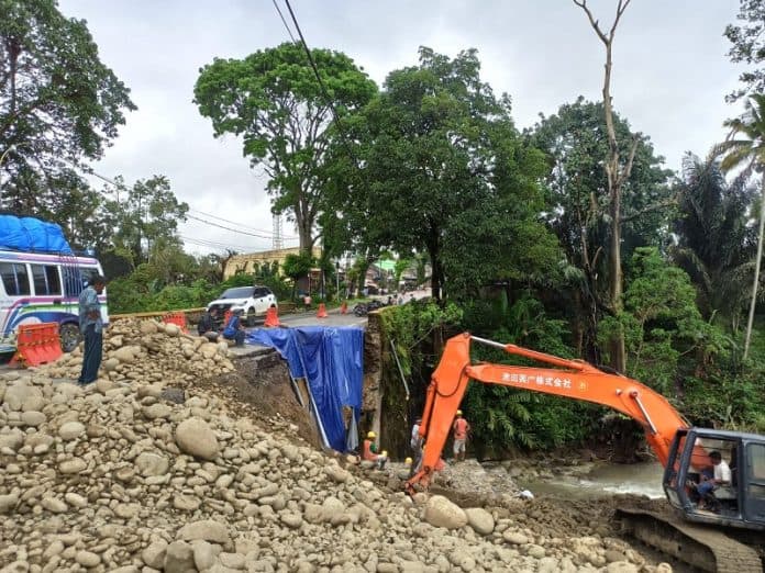 pembangunan_jembatan_longsor_jurusan_siantar_parapat_ditarget_selesai_10_hari