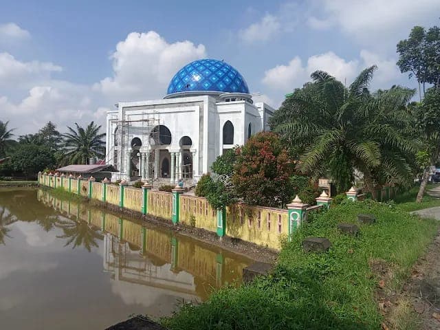 pembangunan_masjid_termegah_di_kecamatan_beringin_hampir_rampung