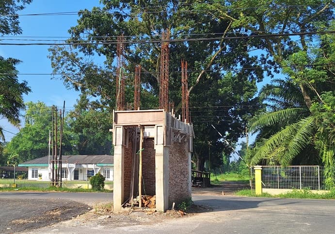 pembangunan_tugu_desa_klambir_lima_di_deli_serdang_mangkrak