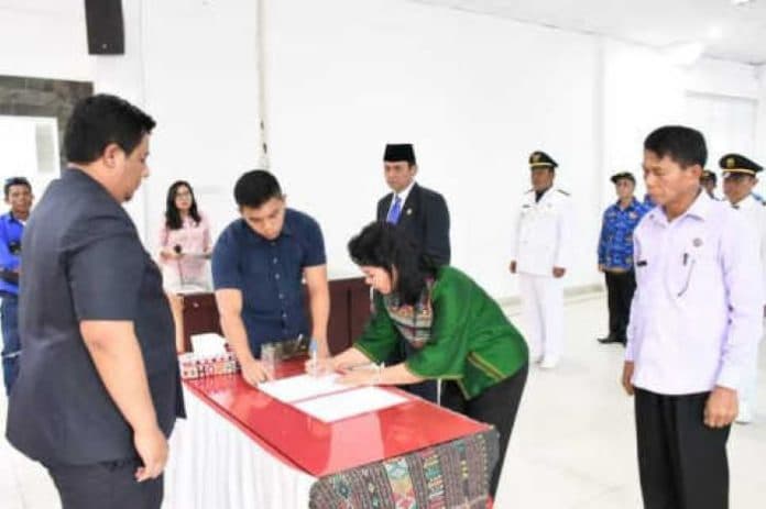 pembatalan_sk_pelantikan_bupati_samosir_tak_transparan_sekcam_pangururan_kosong