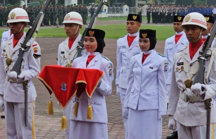 pembawa_baki_bendera_merah_putih_paskibra_deli_serdang_ingin_jadi_polwan