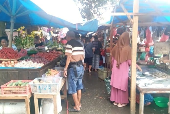 pembeli_mulai_padati_pasar_horas_jelang_akhir_tahun_pedagang_eks_gedung_iv_lega