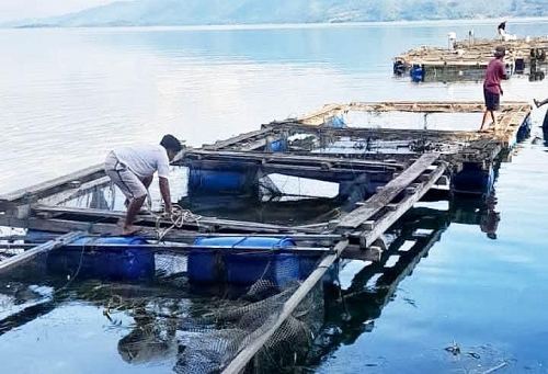 pembersihan_kja_di_pelabuhan_tigaras_danau_toba_berlanjut