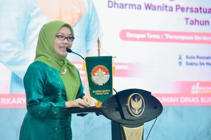 pembina_dpw_batu_bara_ajak_perempuan_bangkitkan_semangat_kartini