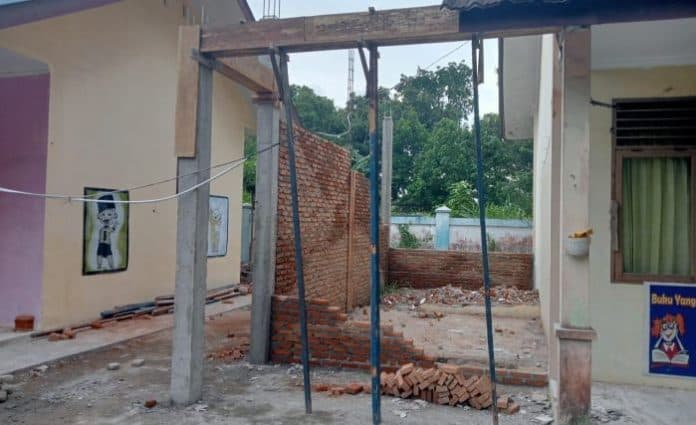 pemborong_mengaku_lupa_pasang_papan_proyek_di_tk_negeri_lubuk_pakam