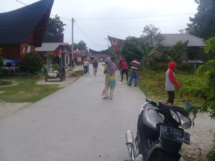 pemdes_lumban_gaol_toba_imbau_warga_agar_hewan_ternak_dikandangkan