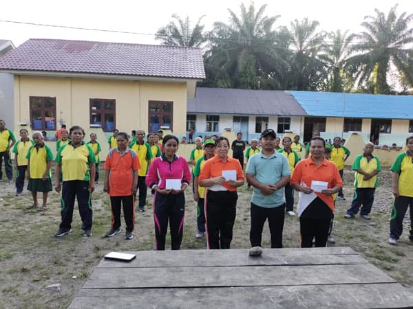 pemdes_sampang_maruhur_salurkan_blt_dana_desa_kepada_38_kpm
