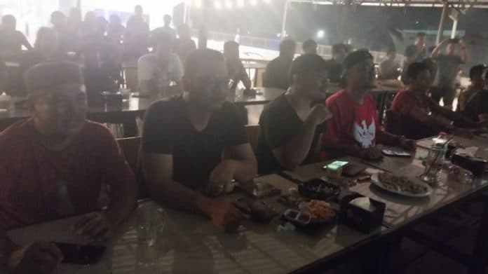 pemerintah_kecamatan_beringin_nobar_timnas_vs_uzbekistan_bersama_warga
