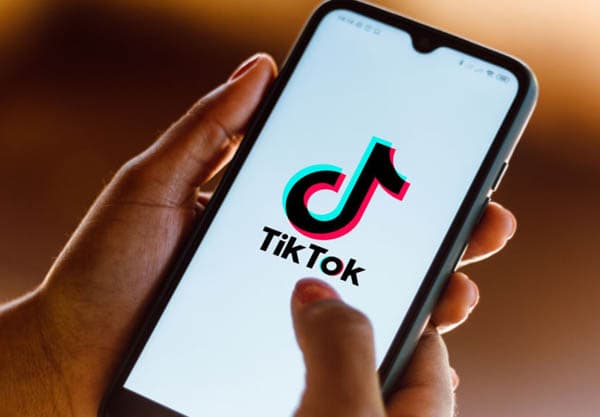 pemilik_akun_tiktok_dipolisikan_gara_gara_injak_al_quran_saat_live