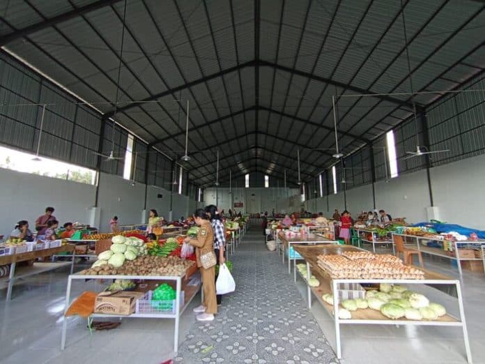 pemilik_pasar_rakyat_melanthon_siregar_saya_pengusaha_sukses