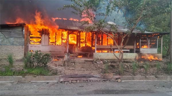 pemilik_pergi_rumah_semi_permanen_di_simangumban_ludes_terbakar