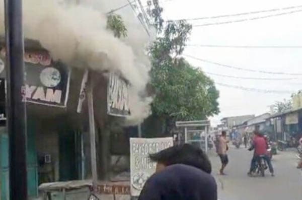 pemilik_tertidur_saat_memasak_warung_bakso_di_medan_deli_terbakar