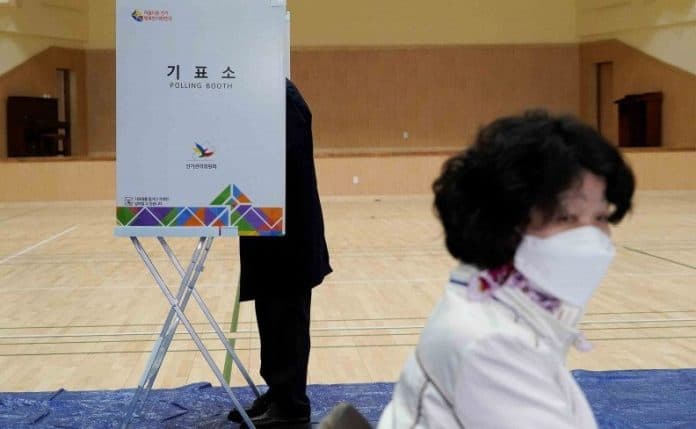 pemilu_korsel_saat_pandemi_catat_partisipasi_tertinggi