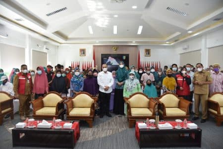 pemkab_batu_bara_bantu_120_warga_lansia_dan_1187_orang_kejar_paket_abc