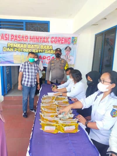 pemkab_batu_bara_dan_polres_gelar_pasar_murah_minyak_goreng