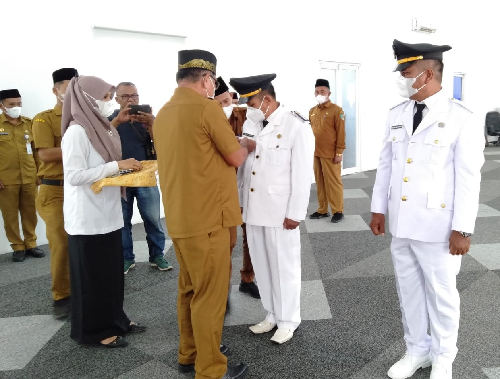 pemkab_batu_bara_lantik_5_pejabat_eselon_iii
