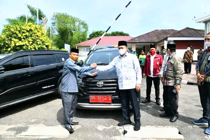 pemkab_batu_bara_serahkan_14_unit_kendaraan_untuk_lembaga_keagamaan_dan_kepemudaan