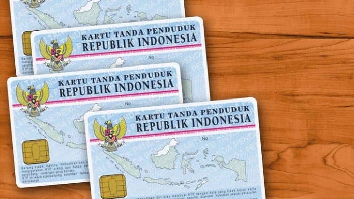pemkab_batu_bara_serahkan_8749_ktp_elektronik