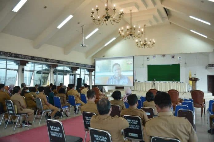 pemkab_dairi_buat_aplikasi_saluran_informasi_sidumasda