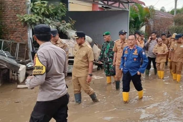 pemkab_deli_serdang_akan_salurkan_seragam_dan_buku_sekolah_anak_korban_banjir