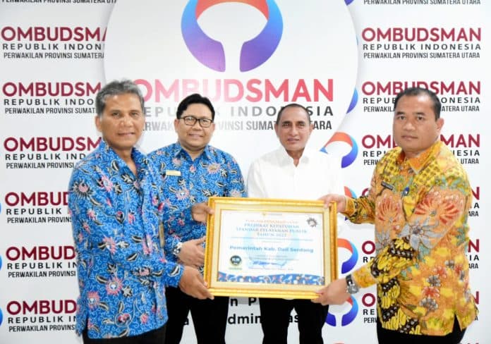 pemkab_deli_serdang_raih_juara_i_kepatuhan_standar_pelayanan_publik