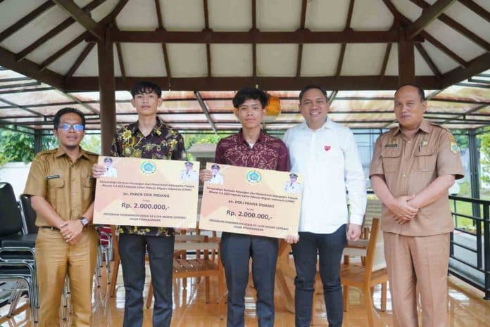pemkab_pakpak_bharat_salurkan_bantuan_keuangan_bagi_pekerja_migran_ke_jepang