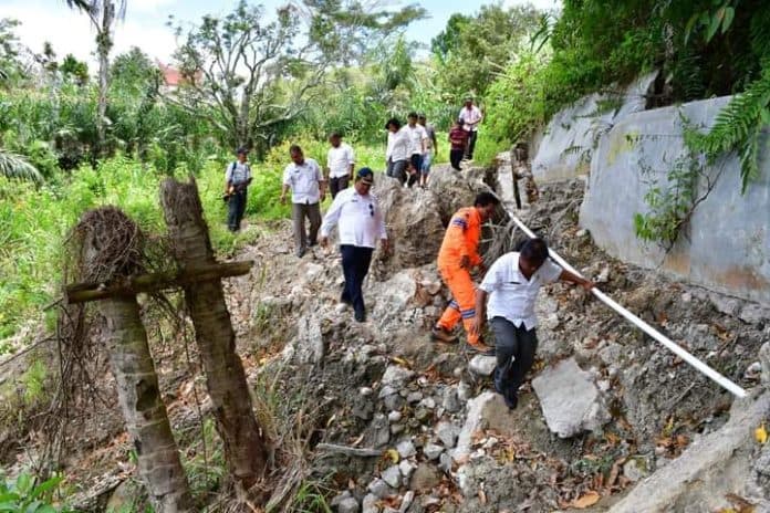 pemkab_samosir_kaji_penyebab_pergeseran_tanah_di_desa_parlondut_pangururan