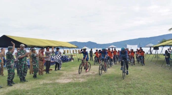 pemkab_samosir_lepas_tim_pembawa_pesan_the_rising_tide_a_resonance_2023