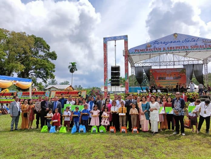 pemkab_simalungun_berbagi_kasih_di_perayaan_natal_bersama