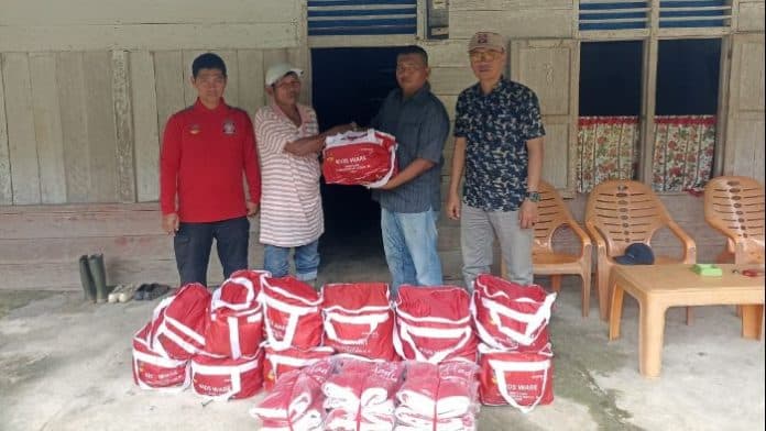 pemkab_tapsel_bantu_korban_longsor_di_simaronop