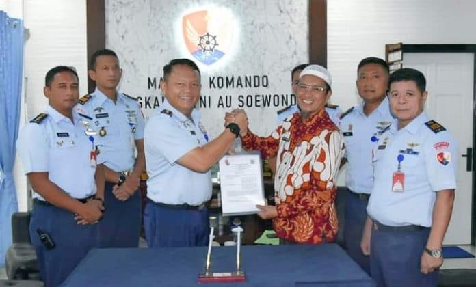 pemkab_tapteng_hibahkan_tanah_seluas_9988_meter_ke_tni_au_soewondo