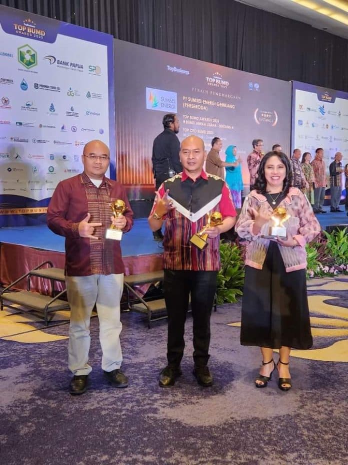 pemkab_taput_raih_tiga_penghargaan_top_bumd_awards_2023