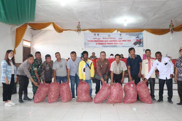 pemkab_toba_berjibaku_upayakan_perbaikan_jalan_provinsi_di_habornas
