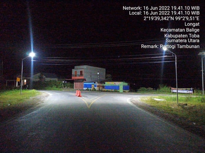 pemkab_toba_pasang_lpju_di_akses_keluar_masuk_jalan_by_pass_balige
