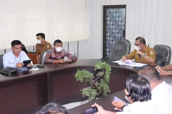 pemkab_toba_terus_upayakan_pembangunan_listrik_desa