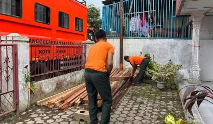 pemko_medan_beri_bantuan_ke_korban_kebakaran_kondisi_lansia_pingsan_kian_membaik
