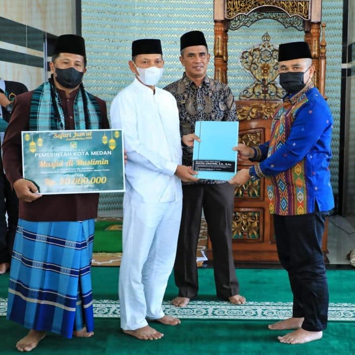 pemko_medan_berikan_bantuan_untuk_masjid_al_muslimin