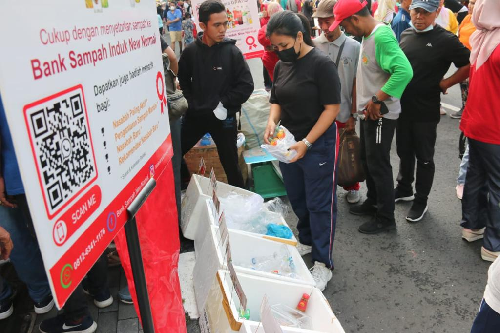 pemko_medan_buka_stand_bank_sampah_di_car_free_day_di_lapangan_merdeka