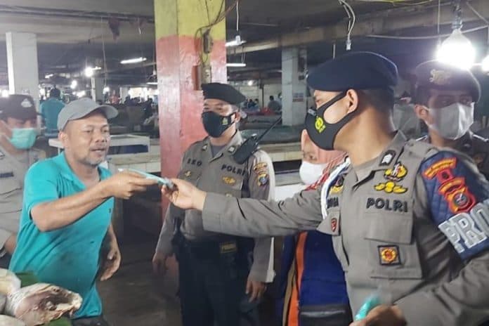 pemko_medan_perketat_penerapan_disiplin_prokes_di_pasar_tradisional