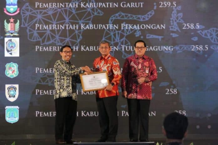 pemko_medan_raih_penghargaan_anugerah_meritokrasi_2022