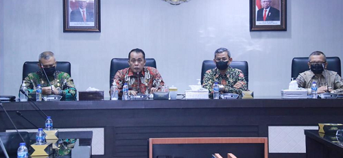 pemko_medan_segera_tindak_tegas_papan_reklame_bermasalah
