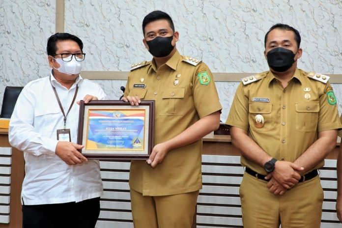 pemko_medan_terima_piagam_penghargaan_wtp_dari_kementerian_keuangan