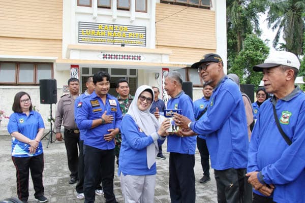 pemko_pematang_siantar_bagikan_pmt_susu_pada_lansia