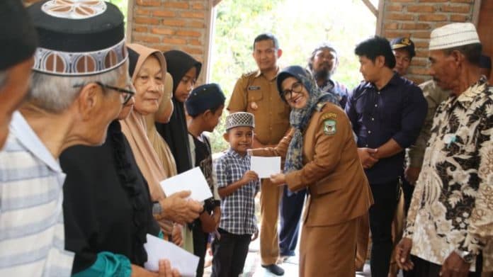 pemko_pematangsiantar_serahkan_bantuan_rp50_juta_untuk_pembangunan_musholla