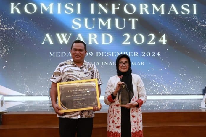pemko_siantar_raih_penghargaan_kategori_informatif_di_ki_sumut_awards_2024