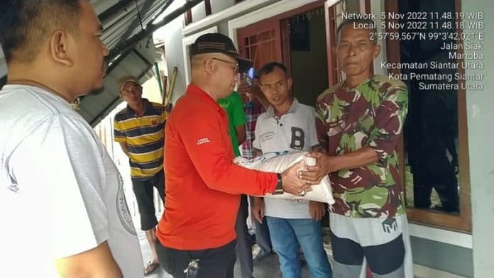 pemko_siantar_salurkan_bantuan_kepada_warga_korban_longsor_di_jalan_siak