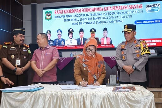 pemko_siantar_serahkan_dana_hibah_sebesar_rp384_miliar_untuk_pilkada