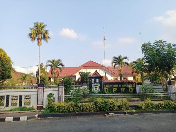 pemko_siantar_serahkan_ranperda_dan_ranperwal_apbd_2023