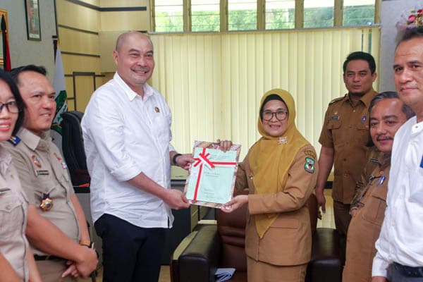 pemko_siantar_terima_sertifikat_hpl_pasar_horas_dari_kementerian_atrbpn