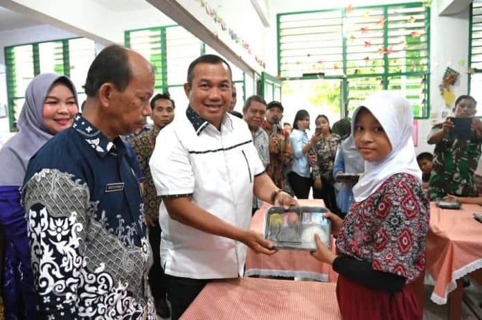 pemko_sibolga_uji_coba_makan_gratis_bergizi_untuk_peserta_didik